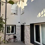 El Santo Hostel Burgo