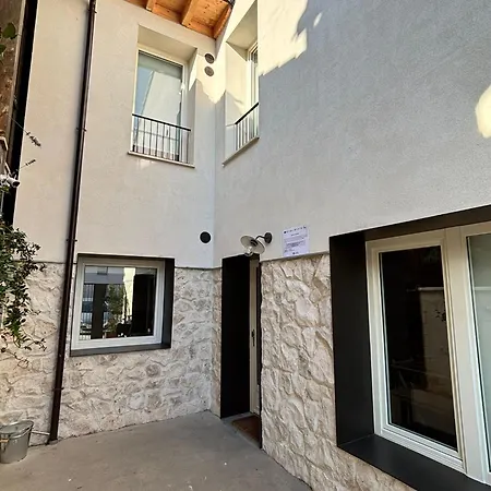 El Santo Hostel Burgo